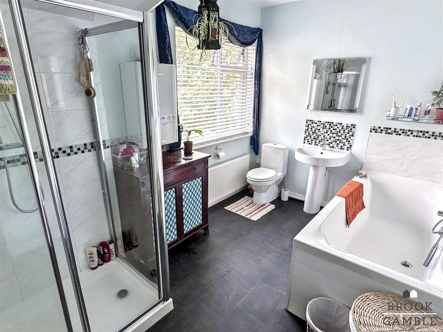 4 Bedroom House - Semi-Detached. Central Avenue in Eastbourne, East Sussex 21